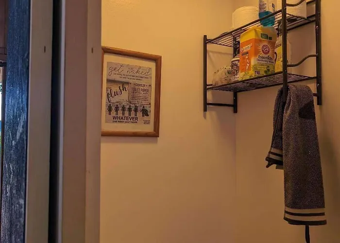 The Van Gogh Apartment - A Cozy, Creative Retreat
